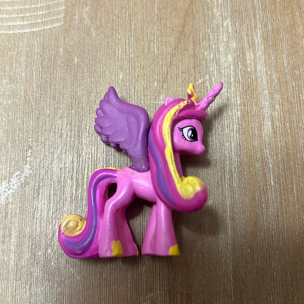 My Little Pony Friendship is Magic 2 Inch Princess Cadance 2 PVC Figure - Picture 2 of 2